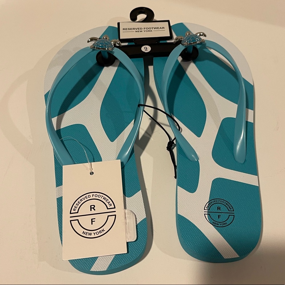 NWT Women’s Reserved Footwear New York Turtle Flip Flops, Size 9